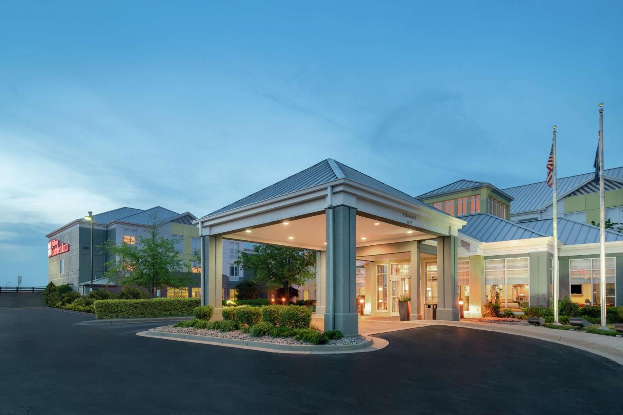 Hilton Garden Inn Louisville East Екстериор снимка