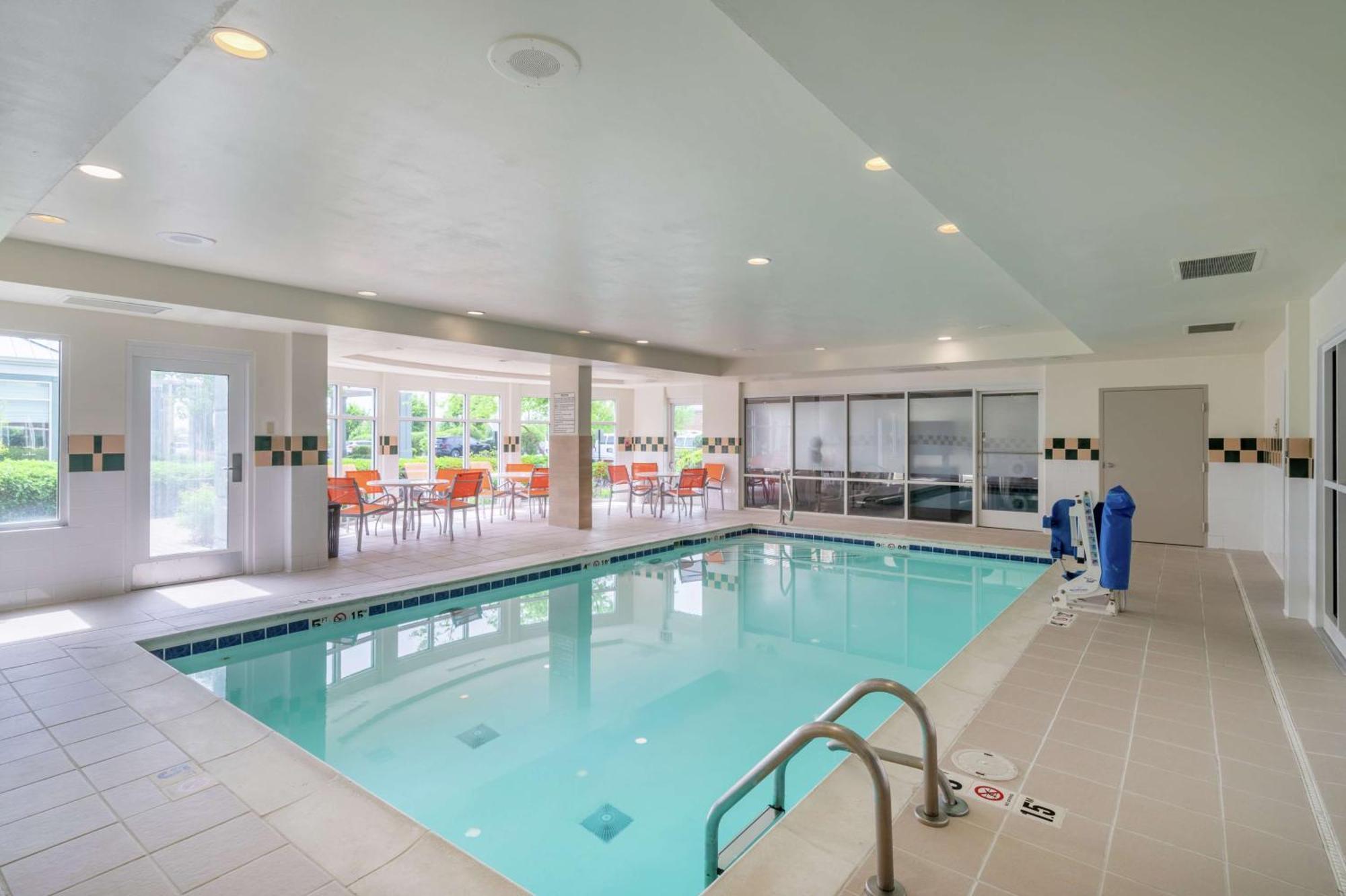 Hilton Garden Inn Louisville East Екстериор снимка