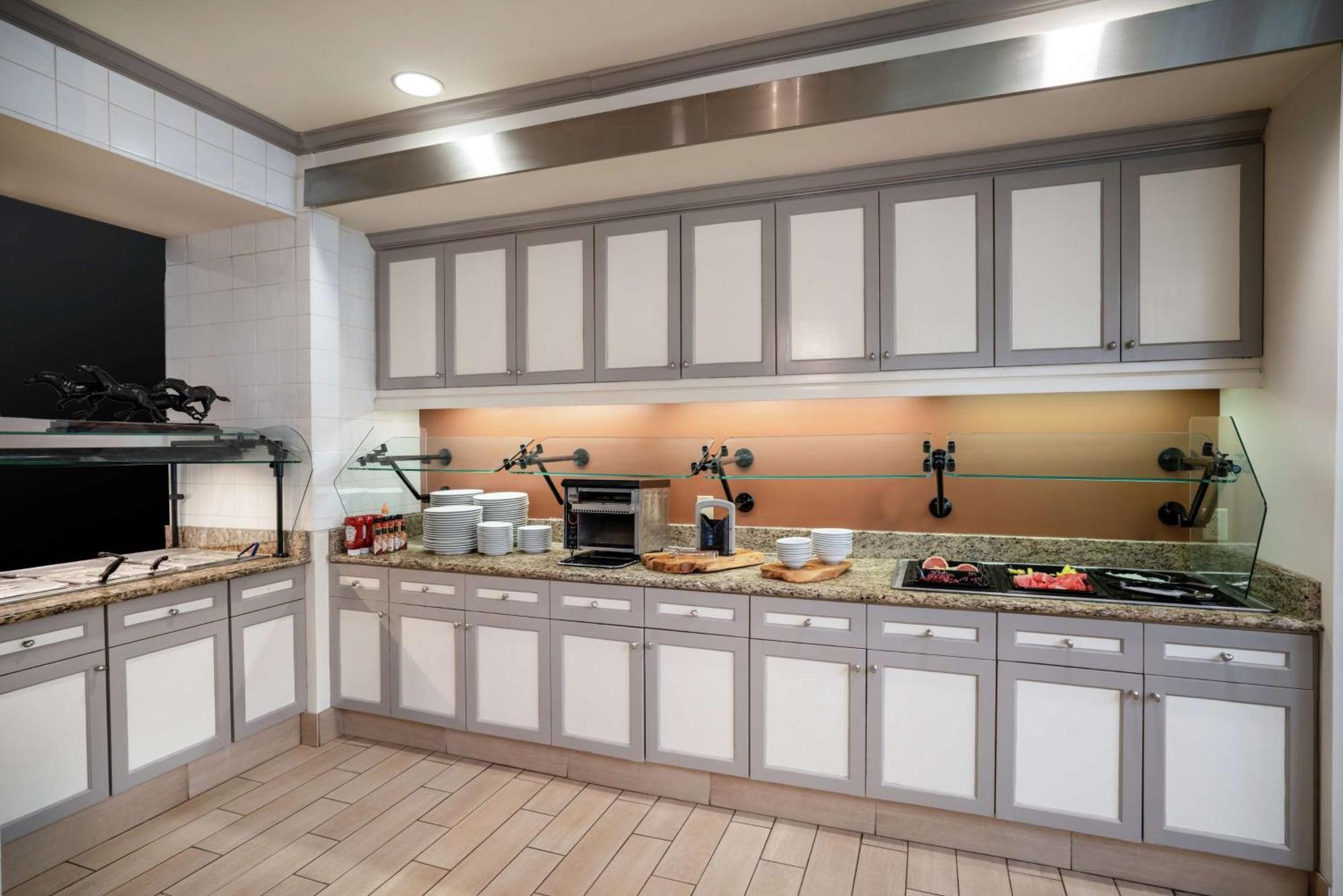 Hilton Garden Inn Louisville East Екстериор снимка