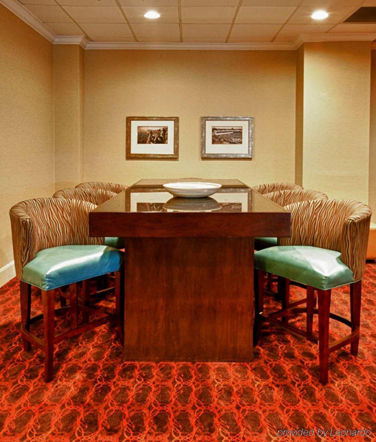Hilton Garden Inn Louisville East Стая снимка