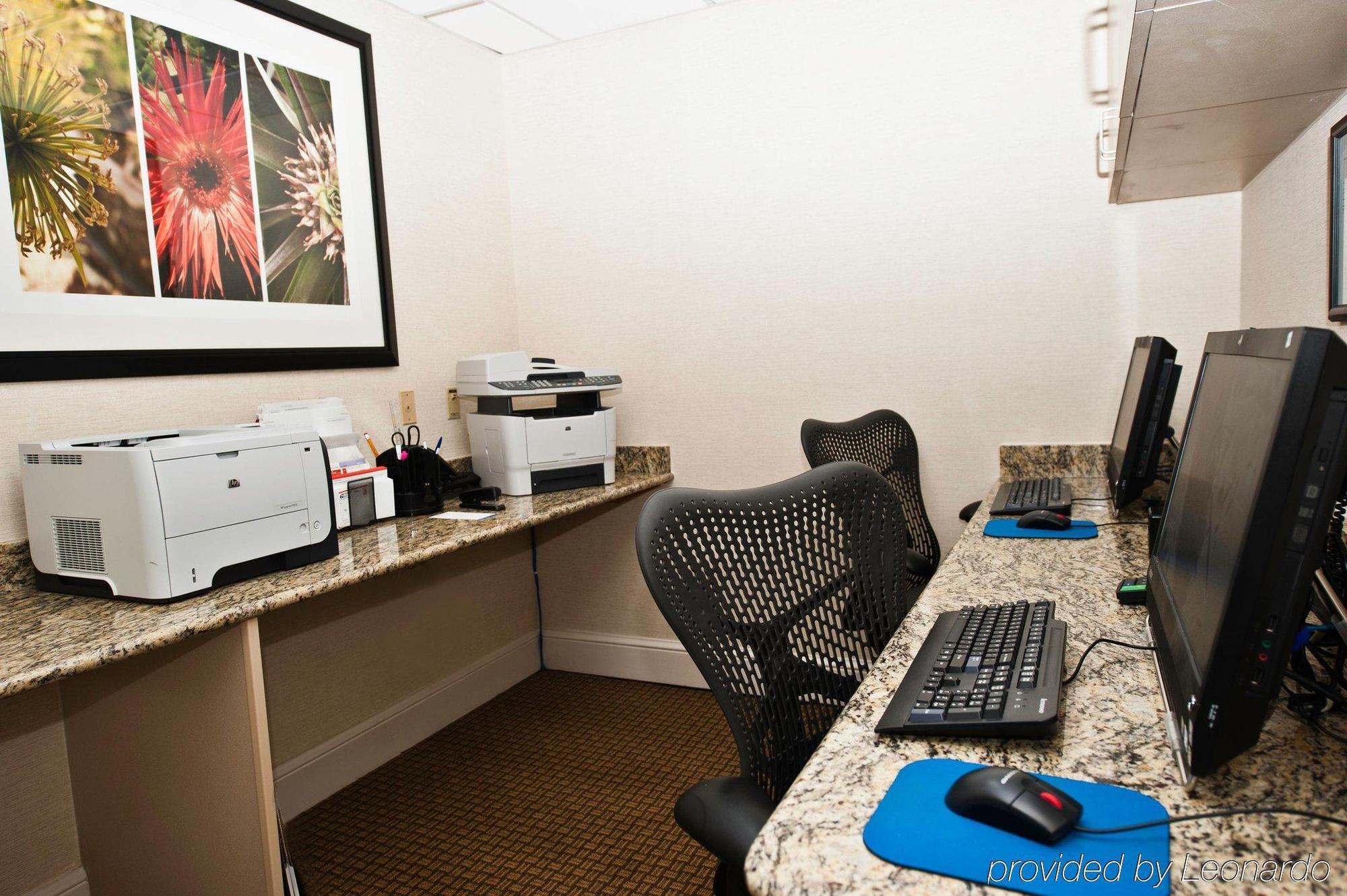 Hilton Garden Inn Louisville East Екстериор снимка