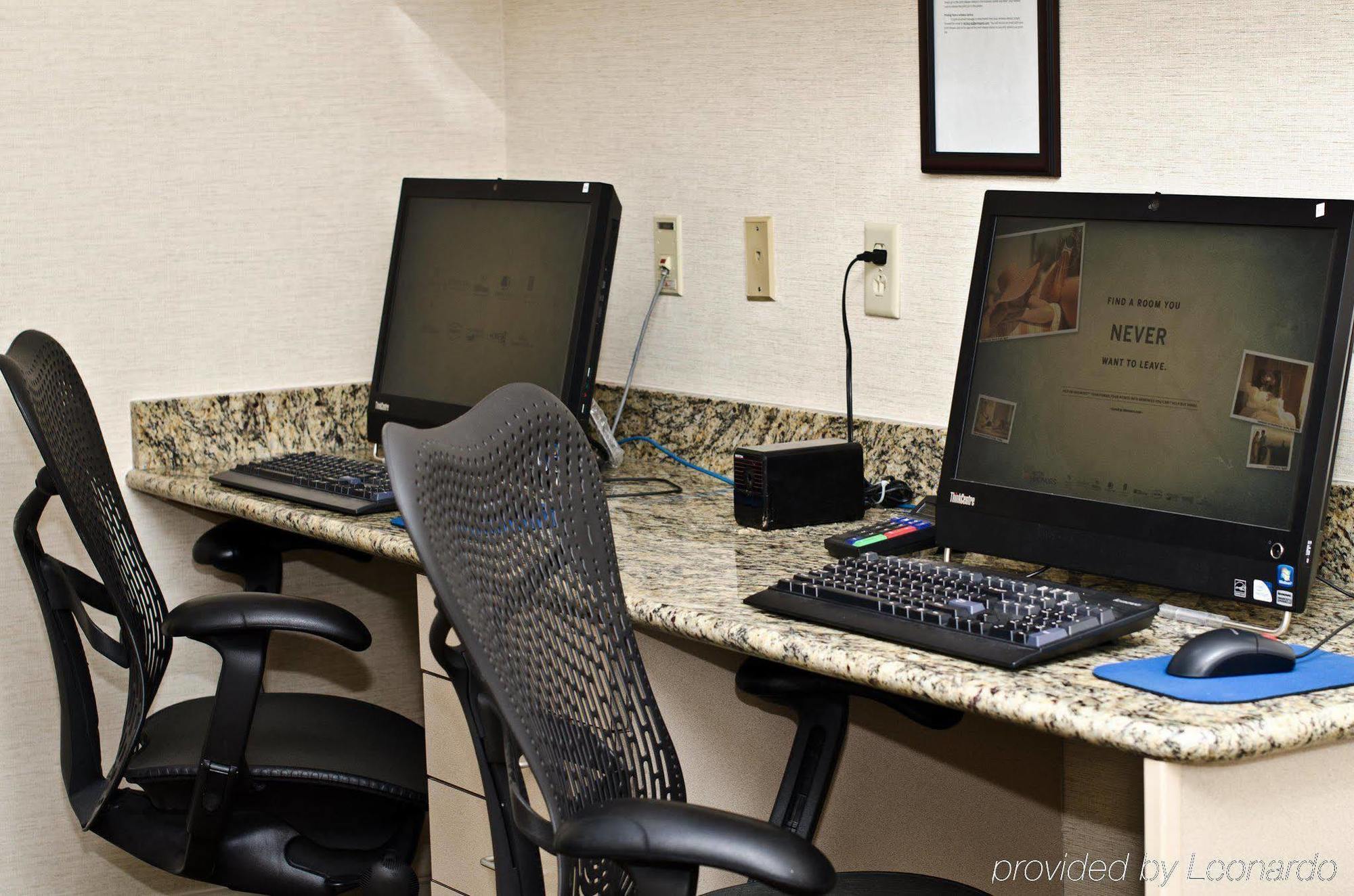 Hilton Garden Inn Louisville East Екстериор снимка