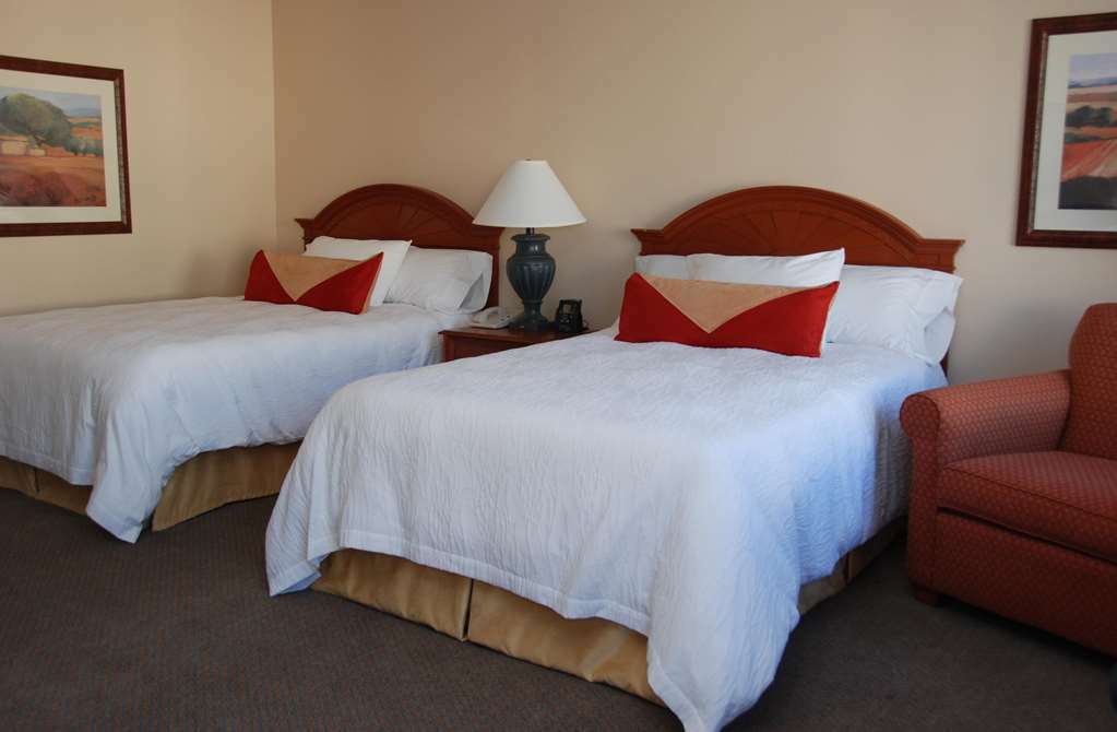 Hilton Garden Inn Louisville East Стая снимка